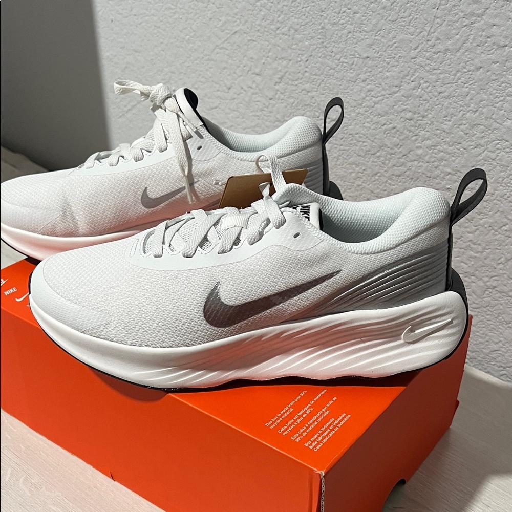 WMNS Nike Promina PRM Size 8.5